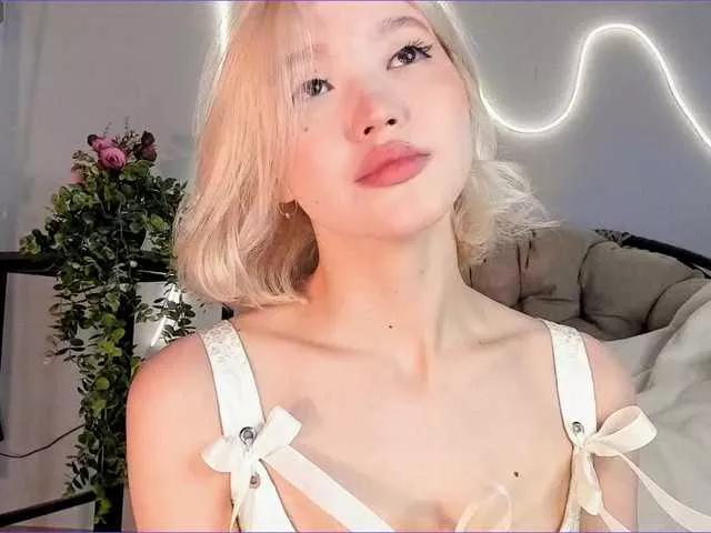 milli-sunrise on BongaCams