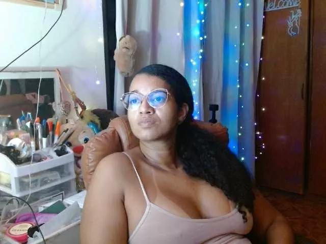 Moranguh on BongaCams 