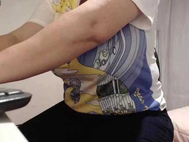 Offline naturalmoommy on BongaCams