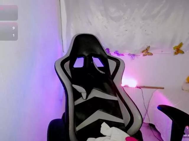 Freechat ninatinydoll on BongaCams