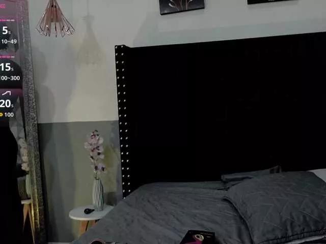 Offline petitelittleebony on BongaCams