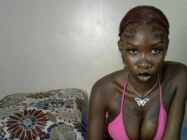 Offline Petitelunar on BongaCams