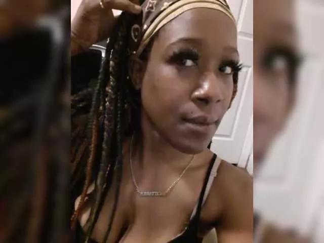 PrettyDoubleG on BongaCams 