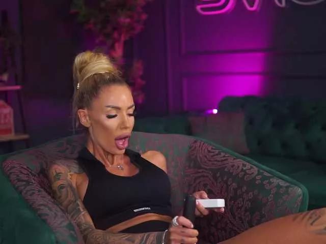 RaquelleVon on BongaCams