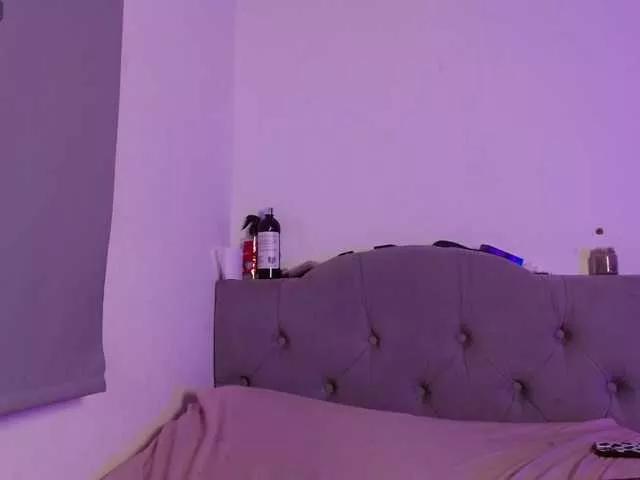 Offline Red-moonn on BongaCams