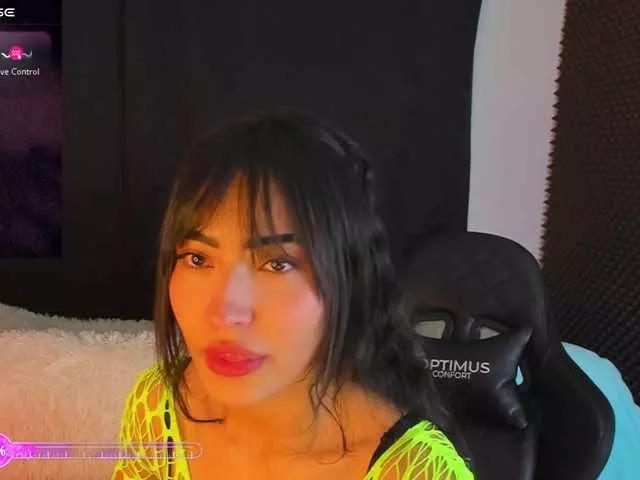 Offline Rosario215a on BongaCams