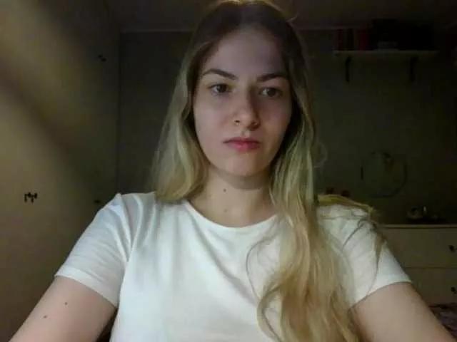 Offline RosieJune on BongaCams
