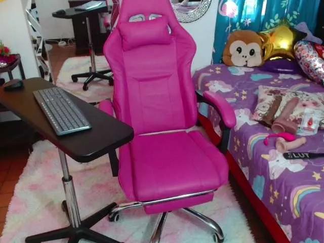 Offline rous-kinky on BongaCams