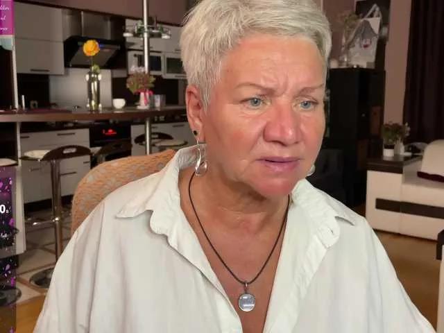 Offline roxana-brooks on BongaCams