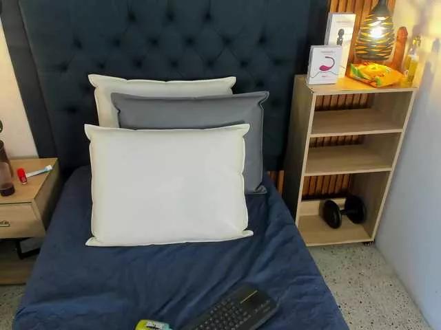 Offline Sara-stone on BongaCams