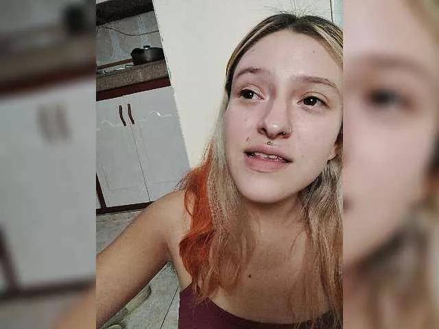 saraheel on BongaCams 