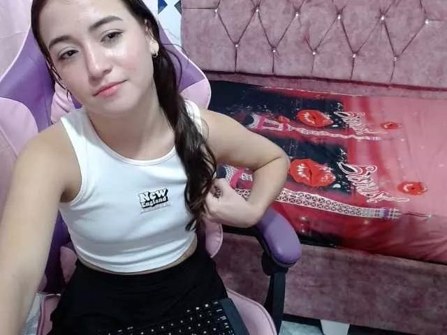 Offline scarleth18 on BongaCams