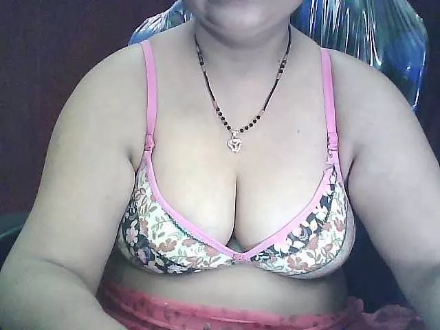 Freechat sexycharu on BongaCams