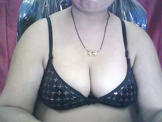 Freechat sexycharu on BongaCams