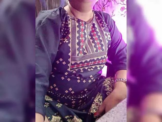 Freechat sexycharu on BongaCams