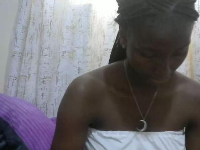 Sexythiny on BongaCams