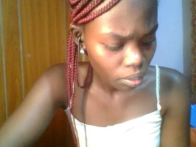 Sweet-petite on BongaCams