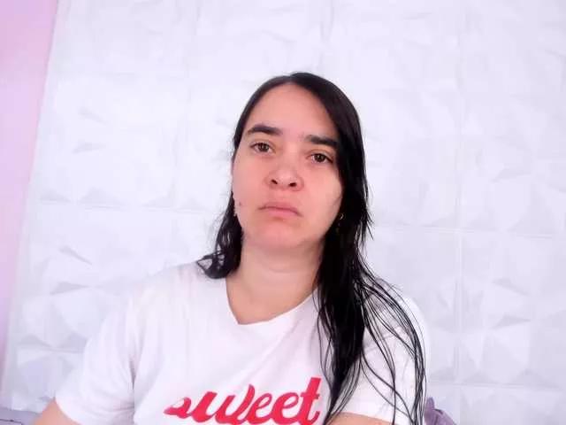 Offline Valeriagomez on BongaCams