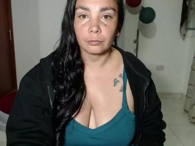 vivian-milf-paint on BongaCams