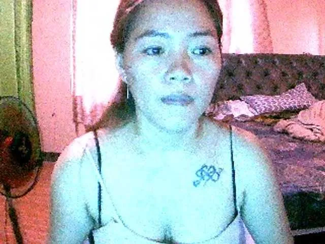 Wildhotsinglemom69 on BongaCams