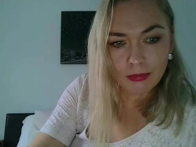 Yesenia-1 on BongaCams 