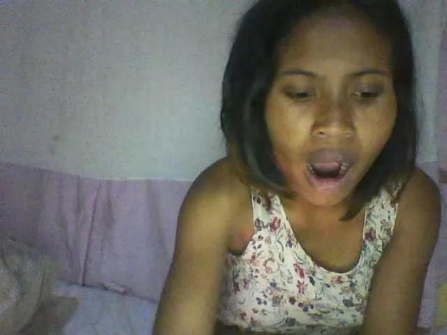 Offline YoungNatie on BongaCams