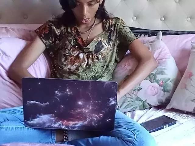 ZaraLuv on BongaCams 