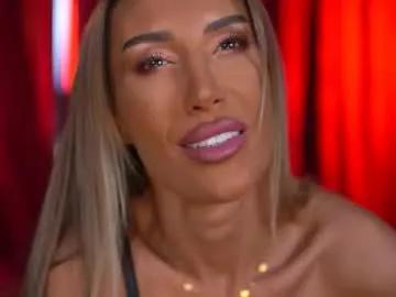 evelyn_evyy from Chaturbate