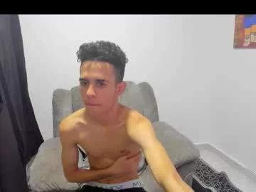 isaaclatino on Chaturbate