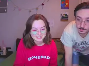 Freechat mamiclouds on Chaturbate