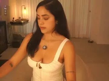 Freechat n_o_v_a on Chaturbate