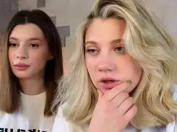 pinkadele on Chaturbate