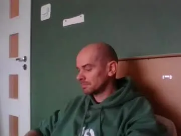 yewloo on Chaturbate