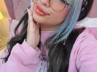 Offline MaddyeWaves on Streamate