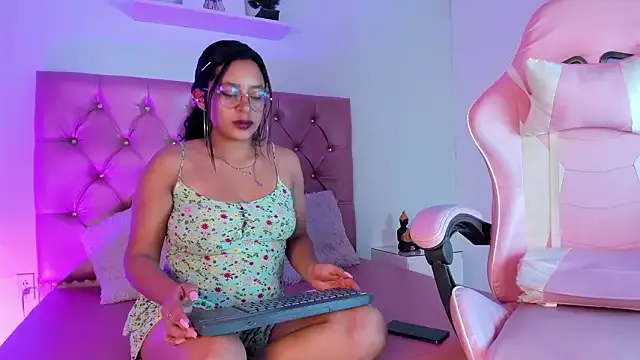 Aaliyah1_ — spit boobs