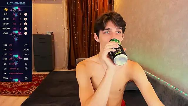 Freechat Aaron_Boom on StripChat