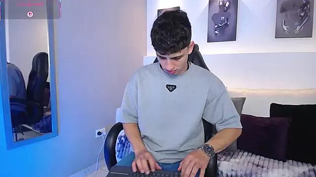 Private AdrianRinaldi on StripChat