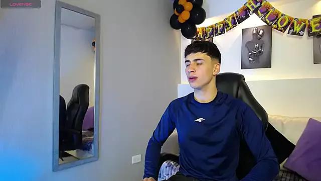 Private AdrianRinaldi on StripChat