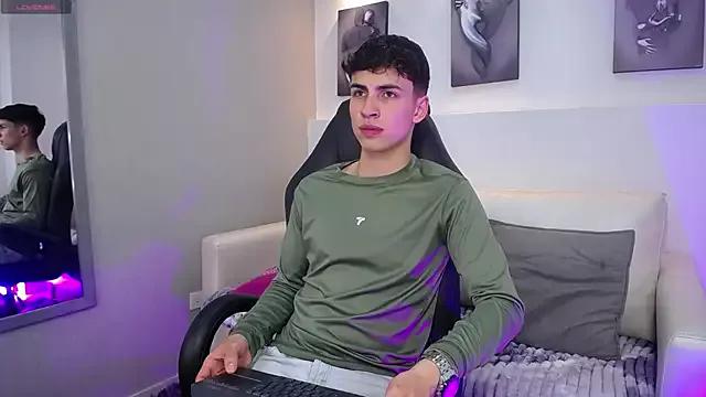 Private AdrianRinaldi on StripChat