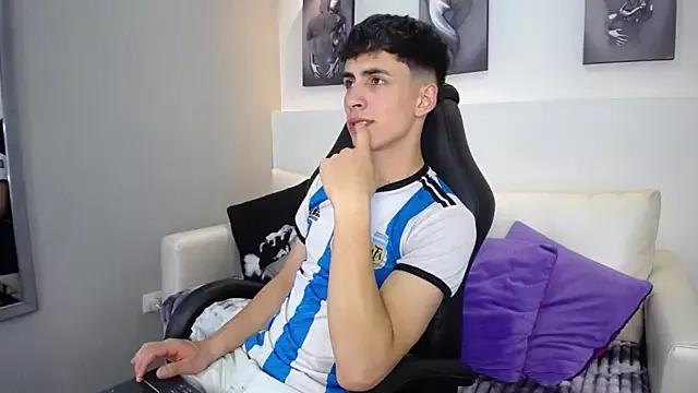 Private AdrianRinaldi on StripChat