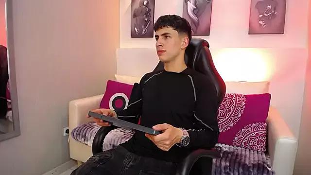 Private AdrianRinaldi on StripChat