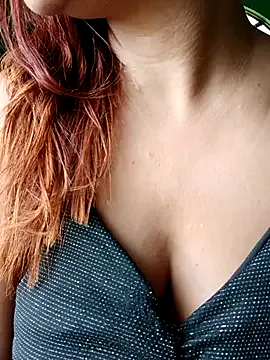 AliceRuivinha2 — Descolorindo os plos da morceguinha 