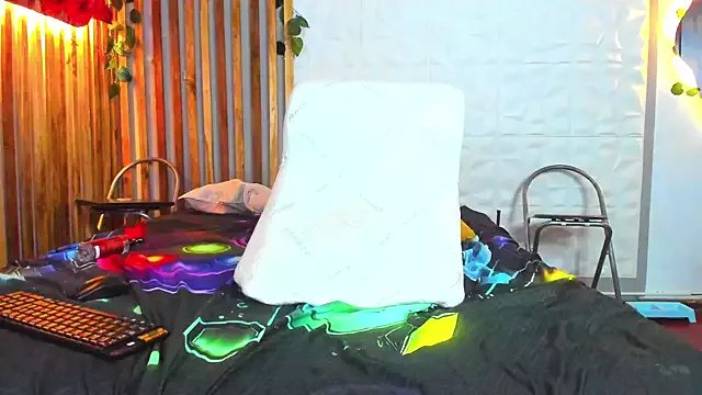 Group argiee_taylorxs2 on StripChat