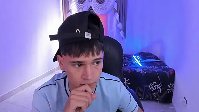 Freechat Aron_Boyy on StripChat