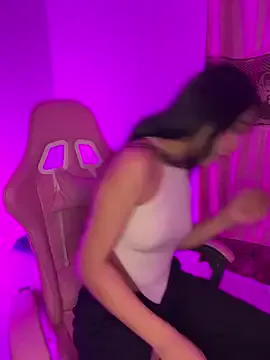 aurora_rousse — Show my boobies 