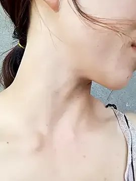 bonnie-00 on StripChat 