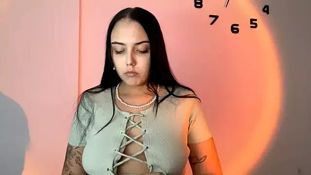 BuddingCave on StripChat 