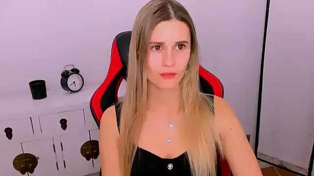 CatrinAmore on StripChat