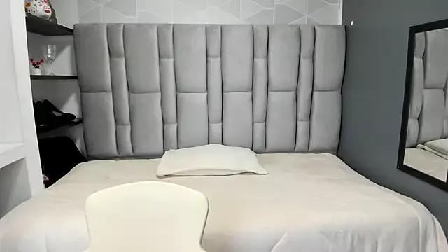 Freechat Charlot_milf on StripChat