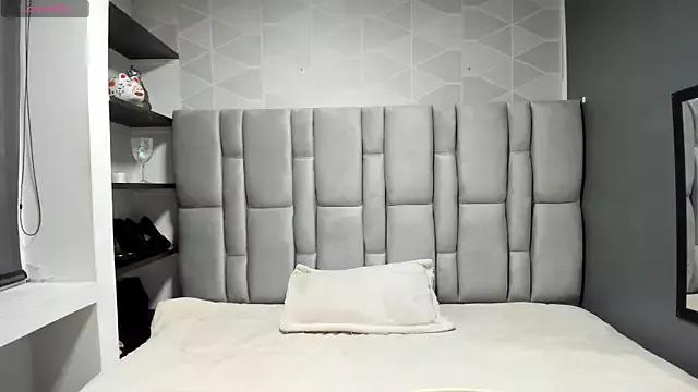 Freechat Charlot_milf on StripChat